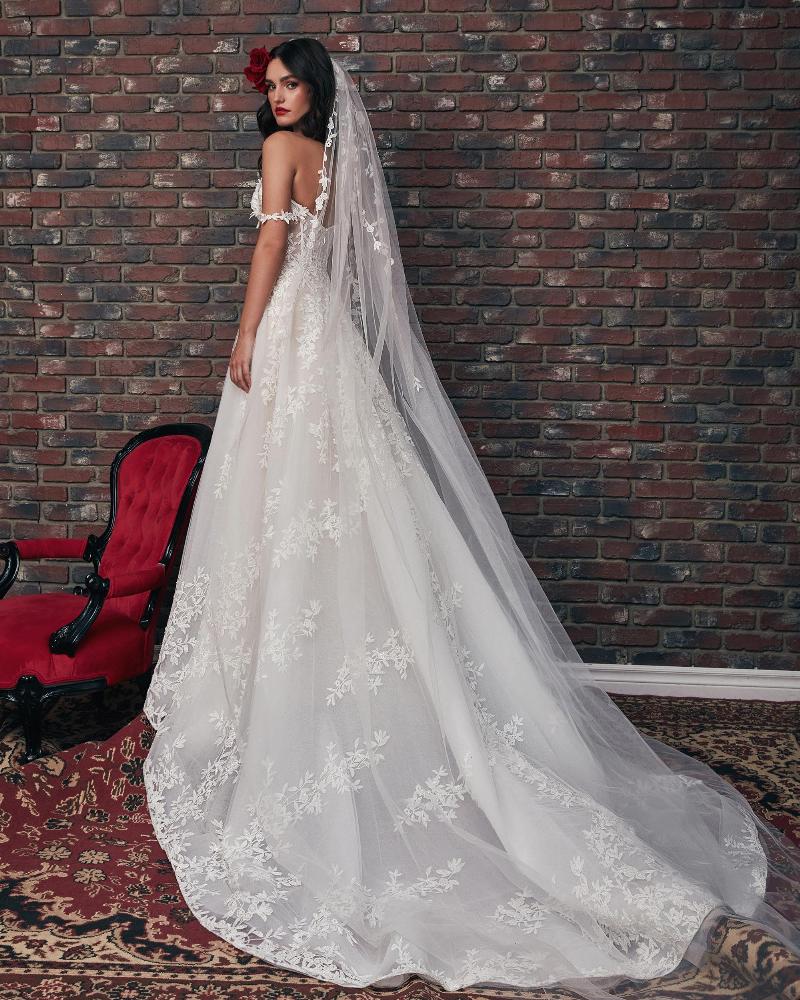 121226 strapless or off the shoulder wedding dress with pockets and a line silhouette4